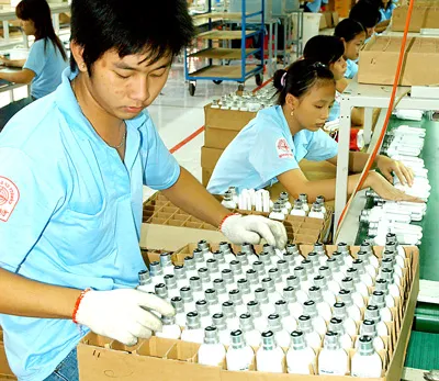 Bóng đèn Điện Quang “nội công - ngoại kích” giành thị trường