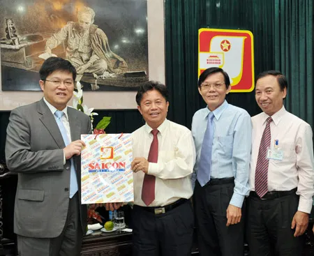 Tổng lãnh sự Trung Quốc tại TPHCM thăm Báo SGGP