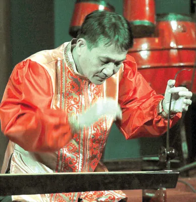 Độc tấu đàn bầu Cung đàn đất nước.