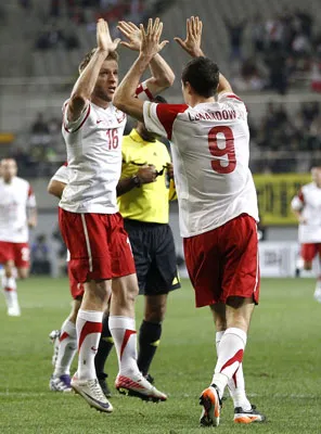 Blaszczykowski (trái) mừng bàn thắng với Lewandowski trong trận giao hữu gần đây với Hàn Quốc.