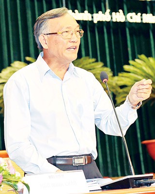 Tran Quang Phuong, director of the city’s Transport Department answered questions at the meeting of the People’s Council of Ho Chi Minh City