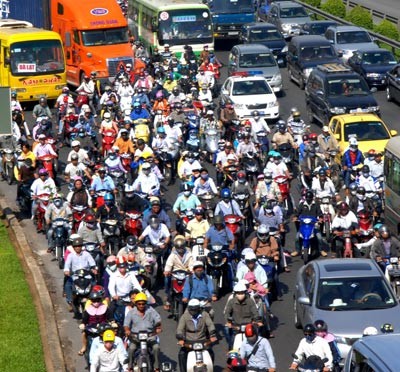 Private vehicles in the city centre will be charged a toll fee in future (Photo: SGGP)