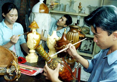 Creating handicrafts for export at the Quan Quan Company in HCMC (Photo: SGGP)