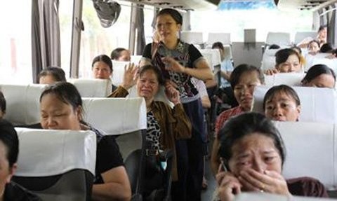 Vietnam laborers in Malaysia on the way to the dormitory (Photo: Vietnamnet)