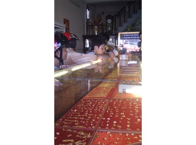 Price of gold in Vietnam retreats to VND43.5 million a tael on March 21. (Photo: T.Doan)