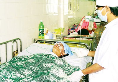A tuberculosis patient being treated in Pham Ngoc Thach Hospital in HCMC (Photo: SGGP)