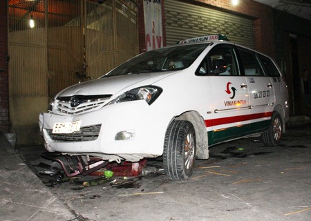 The taxi at the scene of the accident ( Photo: SGGP)