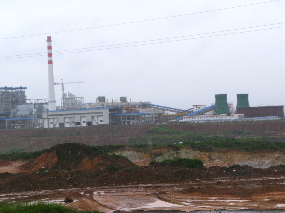 Bauxite exploiting factory in the high province of Dak Nong Photo: U. Phuong)