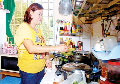 Trở về với đời thường, chị chăm chút từng bữa ăn cho gia đình nhỏ của mình.