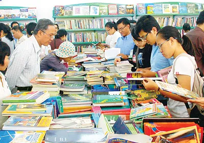 Tăng cường quảng bá, phổ biến các loại sách lành mạnh cũng là giải pháp đẩy lùi sách lậu... Ảnh: T.Vân