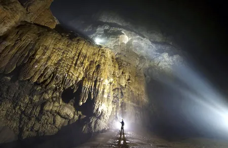 Thạch nhũ trong hang Sơn Đoòng - hang động lớn nhất hành tinh