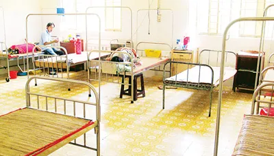 Nhiều phòng bệnh nội trú ở Bệnh viện Đa khoa Vĩnh Long thường xuyên trống trải. Ảnh: ĐÌNH TUYỂN