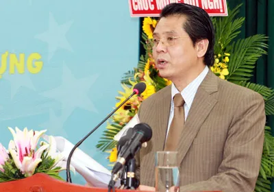 Đồng chí TÔ QUANG PHÁN - Tổng Biên tập Báo Hà Nội Mới đọc tham luận tại hội thảo. Ảnh: TRẦN THANH