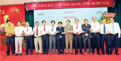 Lãnh đạo các báo Đảng thể hiện sự chung tay thực hiện nhiệm vụ chính trị. Ảnh: Việt Dũng