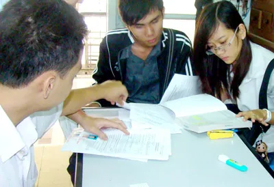 Tuyển sinh ĐH-CĐ 2012:  Mù mờ học phí