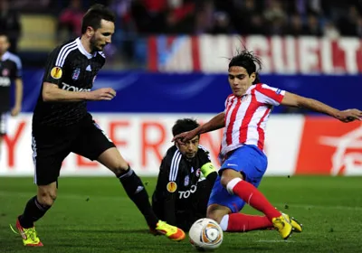 Falcao (phải, Atletico) sẽ sở hữu bàn thắng thứ 1.500 trên sân khách?