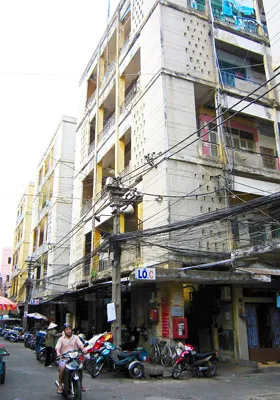 Cải tạo chung cư cũ - Nan giải việc di dời dân