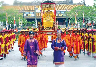 Ngành du lịch tỉnh Thừa Thiên-Huế đang tập trung phục dựng những lễ hội truyền thống để thu hút khách du lịch. Ảnh: Ng.Hùng
