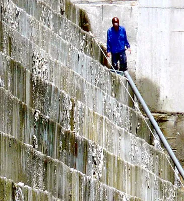 Sự cố tại đập thủy điện Sông Tranh 2 - Tổng lượng nước thấm đã giảm xuống còn 7-8 lít/giây