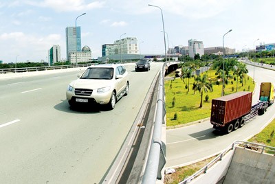 Vehicular traffic congestion has reduced on some streets after the Transport Department used dividers to improve the traffic flow (Photo: SGGP)