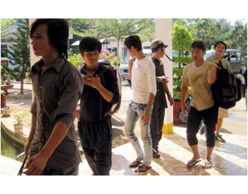 All rescued fishermen arrive in Vung Tau City on March 6 (Photo: Tuoi Tre)