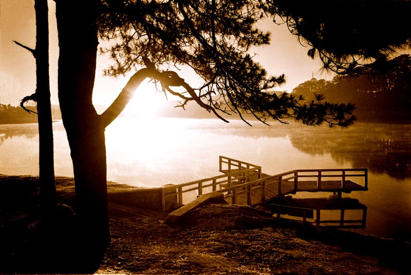 Xuan Huong Lake in the sunset