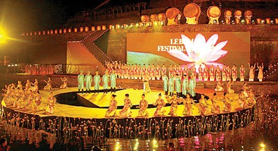 Art performance at the closing ceremony of Hue Festival 2012 (Photo: sggp)