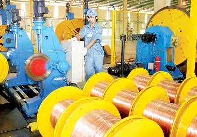 Nhiều doanh nghiệp đã được tái cấu trúc để vượt qua khó khăn. Ảnh: CAO THĂNG