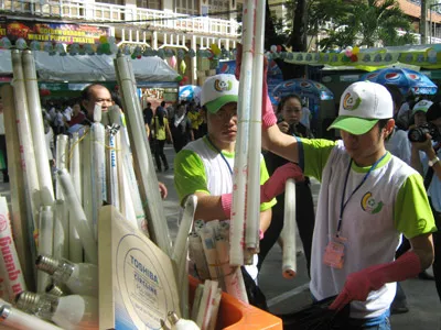 Hàng ngàn người tham gia Ngày hội tái chế chất thải TPHCM năm 2012