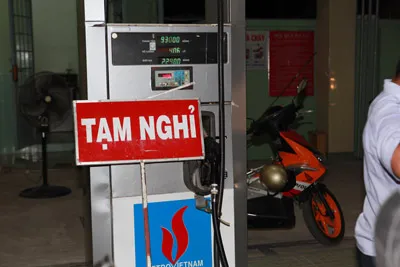 Giá xăng tăng lên 23.800 đồng/lít