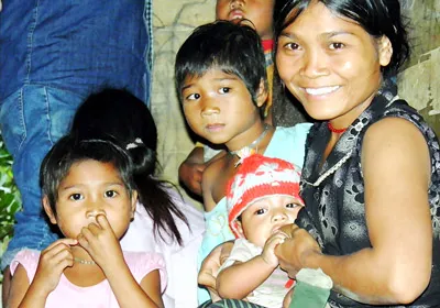 Mẹ con Mơ Liêng