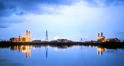 Khu công nghiệp khí điện đạm Cà Mau đi vào hoạt động đã làm bừng sáng vùng U Minh. Ảnh: Quang Minh