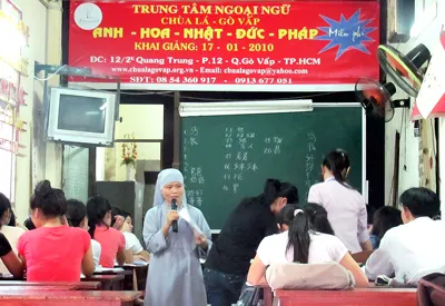 Trung tâm ngoại ngữ miễn phí ở chùa Lá