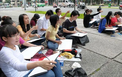 Sinh viên Trường Đại học Kiến trúc thực tập tại công viên 30-4.