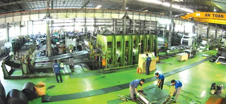 CNS luôn hỗ trợ công ty con đầu tư trang bị máy móc, mở rộng hoạt động sản xuất (dây chuyền sản xuất băng tải tại Công ty Cao su Bến Thành)