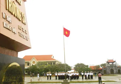 Chào cờ ở Trường Sa