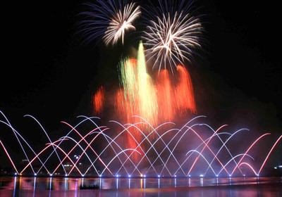 Fireworks performance of the Italian team, which wins the first prize at the fifth Da Nang International Fireworks Competition 2012 (Photo:SGGP)
