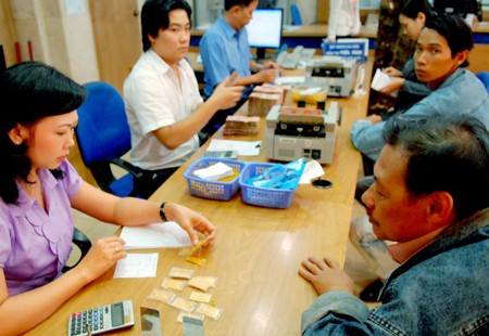 Gold sinks to a nine-month low on May 9. (Photo: SGGP)