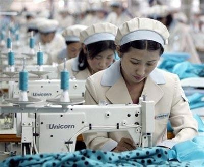 Garment purchasing power drops drastically as consumers reduce spending. (Photo: SGGP)