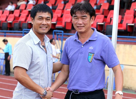 Phan Thanh Hung (R) to be coach of National Football Team. (photo SGGP)