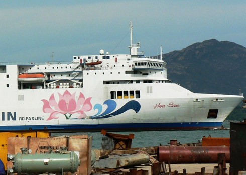 Cruiser Lotus worth at EUR 60 million can not earn money because of wrong investment by state-owned Vinashin.