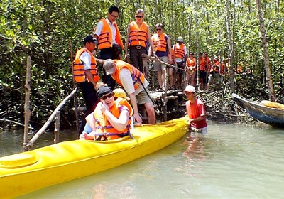 International cruise tourists visit Can Gio Biosphere Reserve in HCMC. (Photo: Sggp)