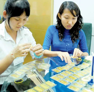 Ngân hàng “lách” lệnh ngưng huy động vàng - Giữ hộ vàng có chia lời