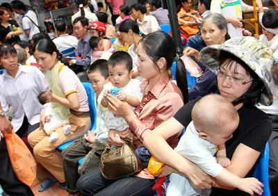 Nắng nóng đảo lộn đời sống người dân