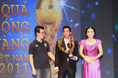 Nguyễn Văn Quyết đoạt danh hiệu Cầu thủ trẻ xuất sắc nhất.