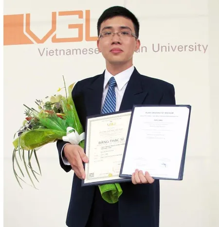 Nguyễn Bình Dương với tấm bằng thạc sĩ