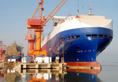 Vinashin đang trong quá trình tái cơ cấu. Trong ảnh: Tàu chở ôtô do Vinashin đóng có sức chứa 4.900 xe.