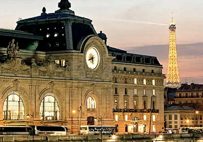 Viện bảo tàng Orsay lung linh về đêm.