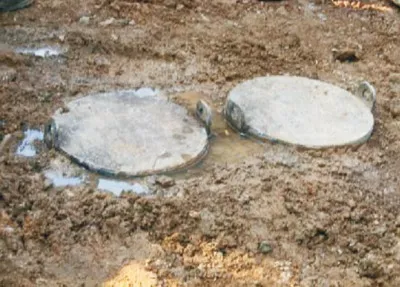 Khoảng hở giữa 2 cọc nhồi cần chèn Mũi khoan tạo cọc chèn do Công ty Hữu Lộc chế tạo Đưa mũi khoan vào vào vị trí tạo cọc chèn Tia phun vữa cao áp Cọc chèn đường kính phi 0,4 m Cọc chèn đường kính phi 0,3m Ngọc Tuyết