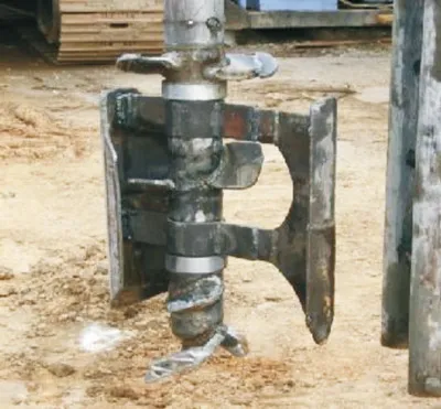 Mũi khoan tạo cọc chèn do Công ty Hữu Lộc chế tạo Đưa mũi khoan vào vào vị trí tạo cọc chèn Tia phun vữa cao áp Cọc chèn đường kính phi 0,4 m Cọc chèn đường kính phi 0,3m Ngọc Tuyết